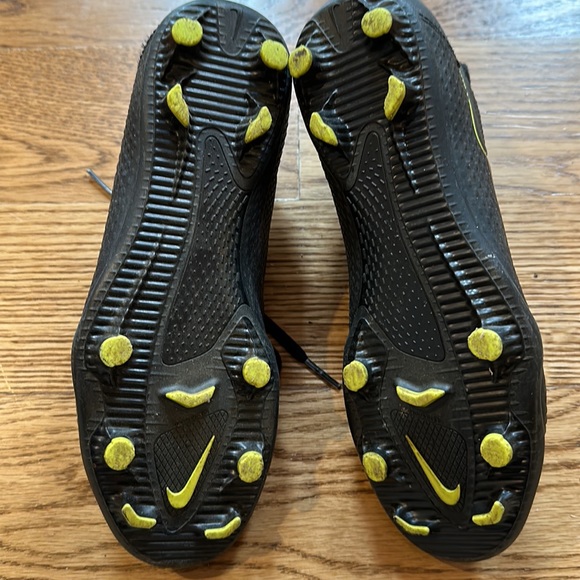 Nike Phantom Soccer Cleats - Picture 7 of 9